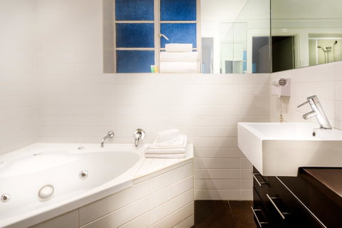 Crest On Barkly Serviced Apartments - Australia Accommodation 2
