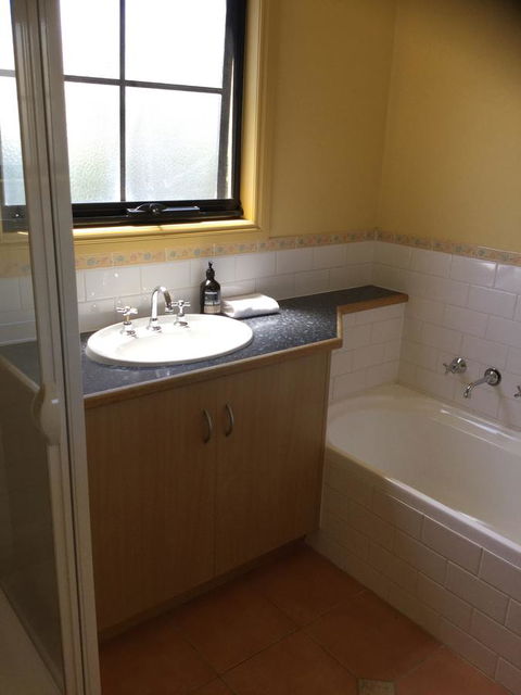 At The Beach Apartments - Australia Accommodation 9