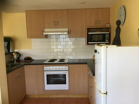 At The Beach Apartments - Australia Accommodation 8