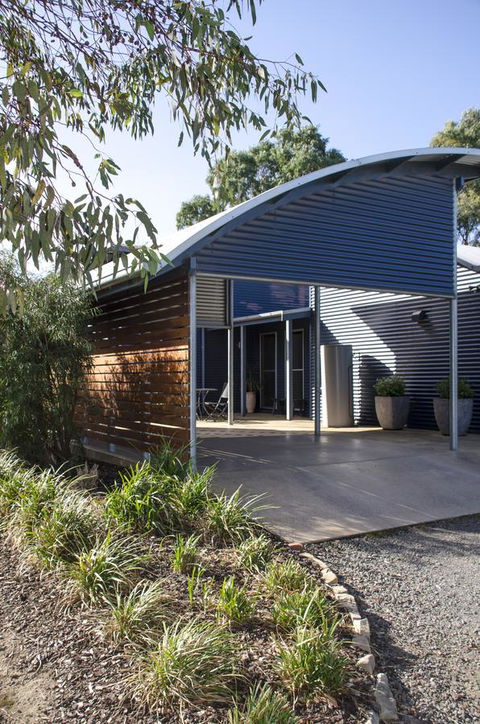 Corrugated Cottage - Australia Accommodation 2