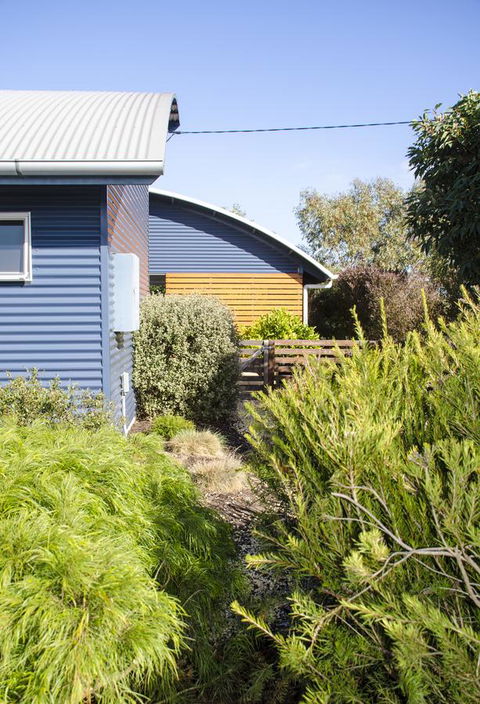 Corrugated Cottage - Australia Accommodation 15