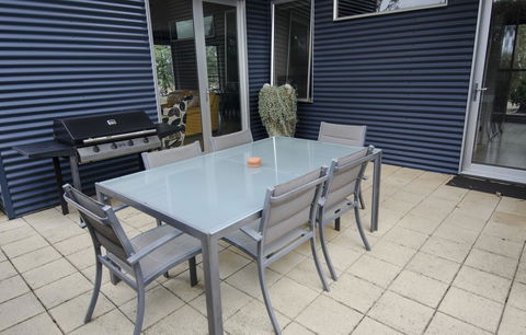 Corrugated Cottage - Australia Accommodation 9