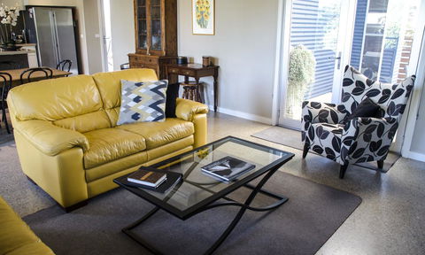 Corrugated Cottage - Australia Accommodation 6