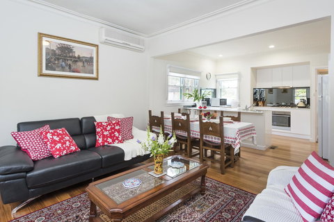 Hillside House - Australia Accommodation 1