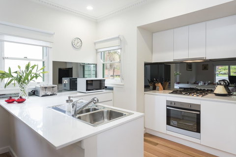 Hillside House - Australia Accommodation 2