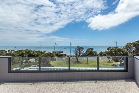 Blairgowrie Apartment 2 - On The Beach - Australia Accommodation 11