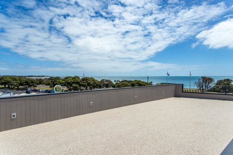 Blairgowrie Apartment 2 - On The Beach - Australia Accommodation 12