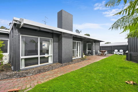 Mysa Anglesea Sleeps 7 WiFi SmartTV Cafes Shops - Australia Accommodation 5