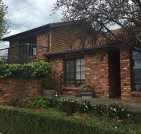 Bricks and Roses - Australia Accommodation