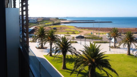 Waterfront Apt 234 Marinaquays - Australia Accommodation 3