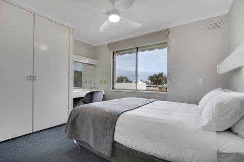 Hybiscus Waterfront Apartments - Australia Accommodation 14