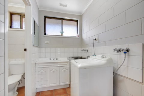 Hybiscus Waterfront Apartments - Australia Accommodation 20