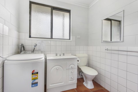Hybiscus Waterfront Apartments - Australia Accommodation 30