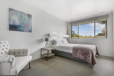 Hybiscus Waterfront Apartments - Australia Accommodation 31