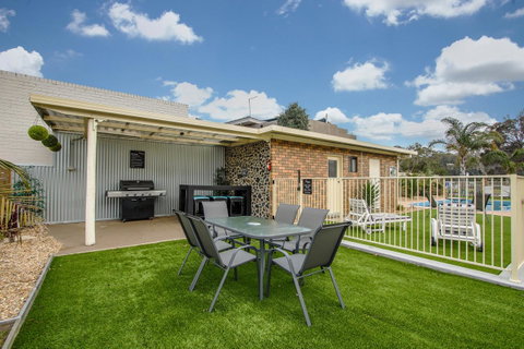 Hybiscus Waterfront Apartments - Australia Accommodation 35