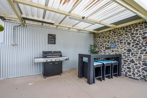 Hybiscus Waterfront Apartments - Australia Accommodation 36