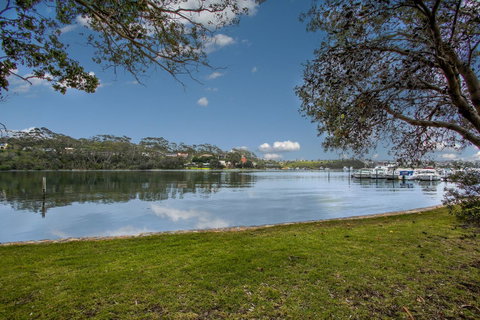 Hybiscus Waterfront Apartments - Australia Accommodation 33