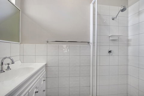 Hybiscus Waterfront Apartments - Australia Accommodation 12