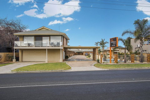 Hybiscus Waterfront Apartments - Australia Accommodation 32