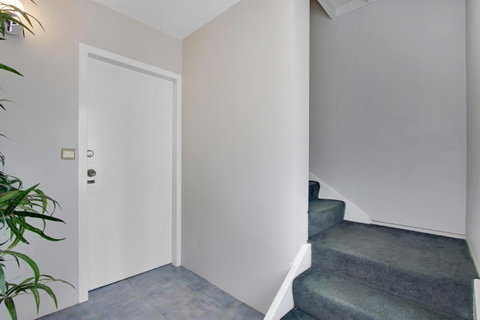 Hybiscus Waterfront Apartments - Australia Accommodation 1