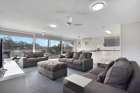 Hybiscus Waterfront Apartments - Australia Accommodation 6