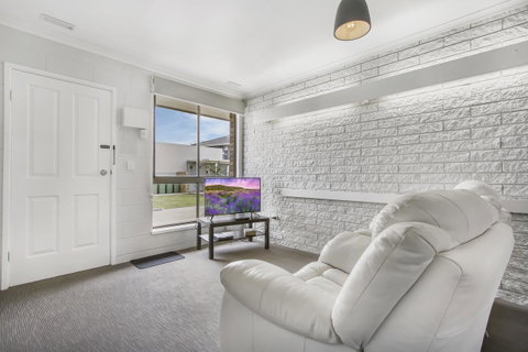 Hybiscus Waterfront Apartments - Australia Accommodation 27