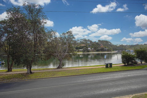 Hybiscus Waterfront Apartments - Australia Accommodation 2