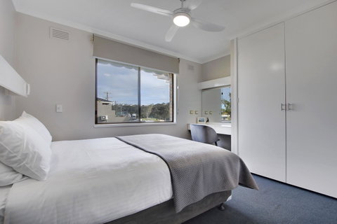 Hybiscus Waterfront Apartments - Australia Accommodation 11