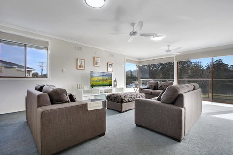 Hybiscus Waterfront Apartments - Australia Accommodation 8