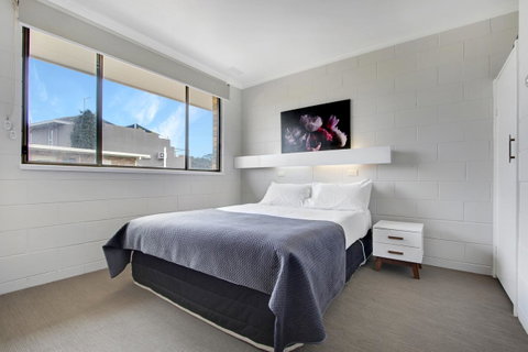 Hybiscus Waterfront Apartments - Australia Accommodation 22