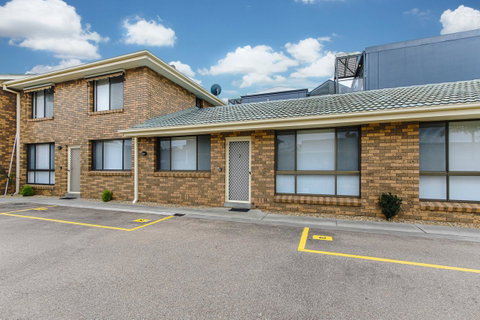 Hybiscus Waterfront Apartments - Australia Accommodation 15