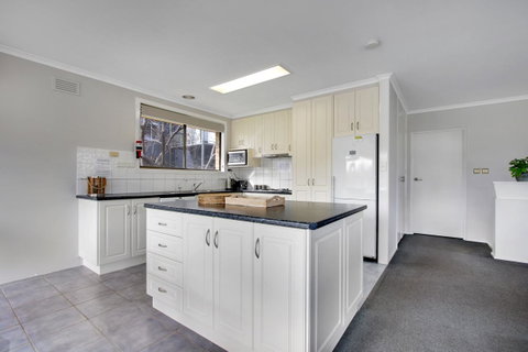 Hybiscus Waterfront Apartments - Australia Accommodation 5