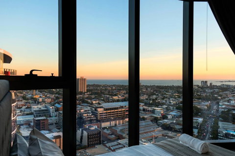 Deluxe Sea Views Apartment - Australia Accommodation 8