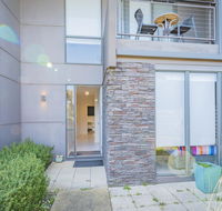 Stylish 3 Bedroom Condo - Australia Accommodation