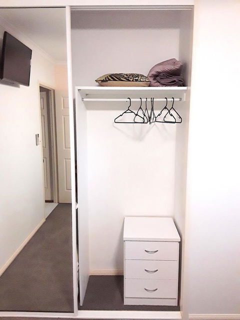 The Peacocks Nest - Australia Accommodation 20