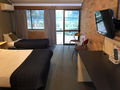 Bribie Island Hotel - Australia Accommodation 2