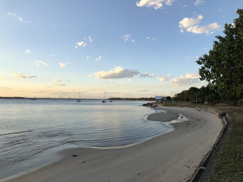 Bribie Island Hotel - Australia Accommodation 24
