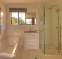 Dolphin Waters - Australia Accommodation
