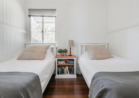 Lake Weyba Noosa Lodge & Kangaroos - Australia Accommodation 10