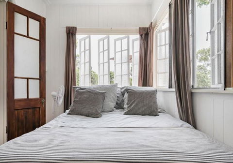 Lake Weyba Noosa Lodge & Kangaroos - Australia Accommodation 9