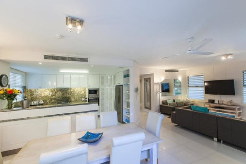 Emerald Noosa - Australia Accommodation 9