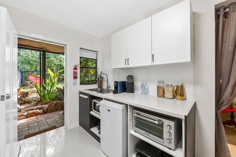 Noosa Hinterland Retreat - Australia Accommodation 4