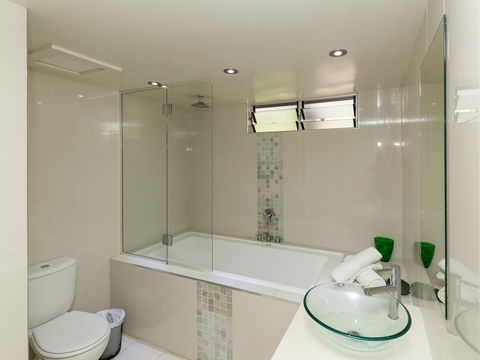 Beach Lodges - Australia Accommodation 12