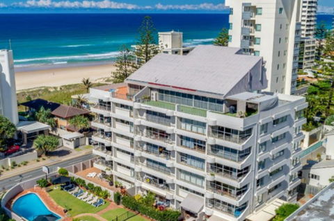 Surfers Chalet - Australia Accommodation 9