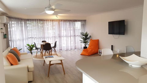 Surfers Chalet - Australia Accommodation 11
