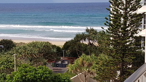 Surfers Chalet - Australia Accommodation 23