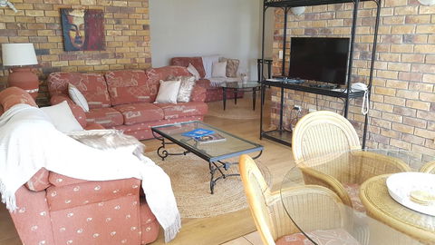 Surfers Chalet - Australia Accommodation 24