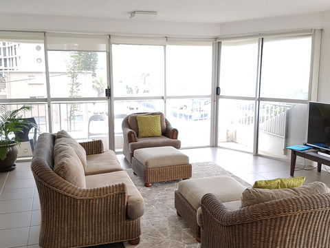 Surfers Chalet - Australia Accommodation 32
