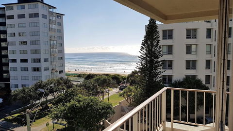 Surfers Chalet - Australia Accommodation 15