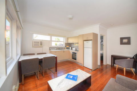 Backpackers In Paradise 18-35 Hostel - Australia Accommodation 11